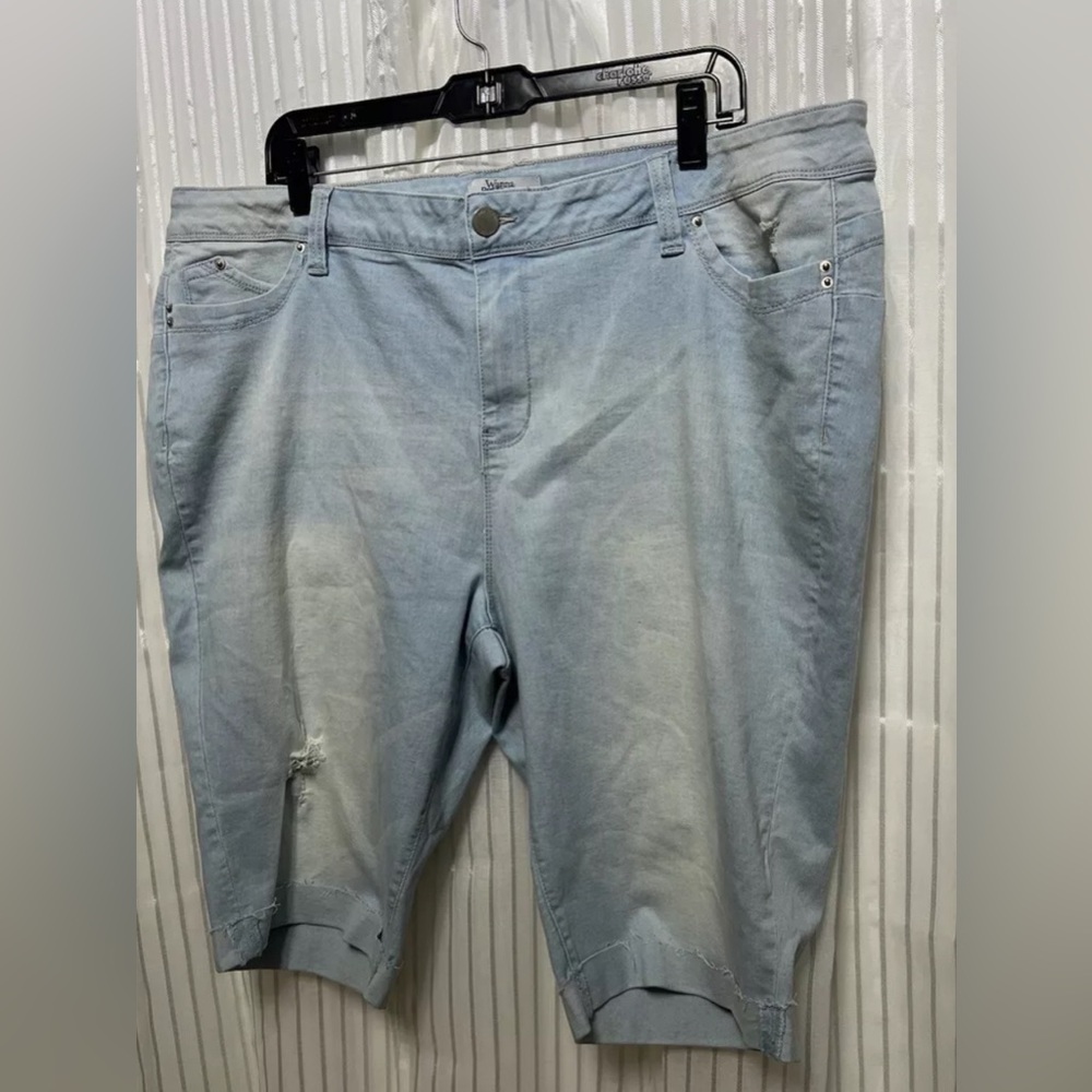 “YMI” Distressed High-Rise Burmuda Shorts SZ: (20) NWTags